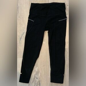 Athleta black 3/4 leggings with pockets